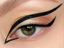 graphic eyeliner makeup trend