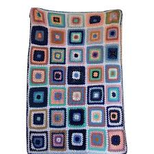 Одеяло от шенил с гладка еднолицева плетка, изработено от полиестер. Rchno Pleteno Odeyalo Sineva Popovi Korp 160h120sm 197 Emag Bg