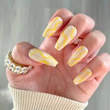 20 gorgeous yellow nail designs for