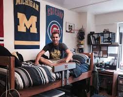 how to decorate a guy s dorm room 23