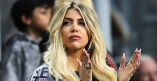 She married mauro icardi, her client and a professional footballer, in 2014. Maxi Lopez Furious With Wanda Nara Who Returned To Italy With Their Children Web24 News