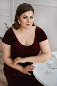 plus size model with bright makeup
