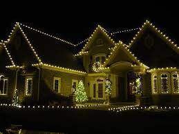 installing outdoor holiday lighting