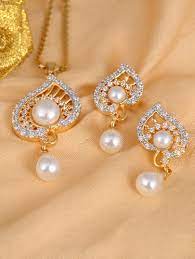 diamond pendant with earrings