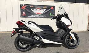 Xmax 250 cc memiliki posisi riding tegak sehingga meningkatkan kontrol serta pandangan yang baik bagi pengendara. Harga Yamaha Xmax 250 Review Spesifikasi Dan Kredit Terbaru Juni 2021 Otosia Com