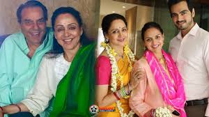 Her birthday, what she did before fame, her family life, fun trivia facts, popularity rankings, and more. Actress Hema Malini Family Photos With Husband Dharmendra Daughters Pics New 2017 Youtube
