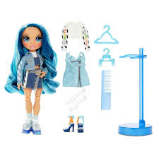 Doll collectors appreciated a variety of detailed dolls outfits, colorful hair and excellent price for fashion dolls. Rainbow High Fashion Doll Skyler Bradshaw Smyths Toys Ireland