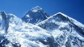 ¿Qué es más alto el Monte Everest o el Himalaya?