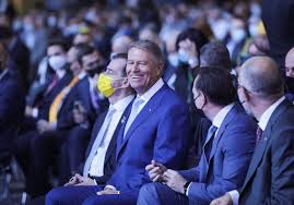 FOTO. Klaus Iohannis, Fără Mască, în Sală, La Congresul PNL. Cîțu I-a Atras Atenția | Libertatea