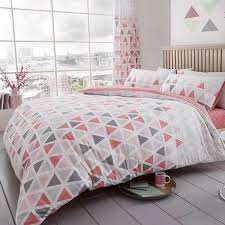 Bed Sheets With Geometric Pattern