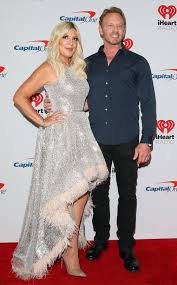 Aaron spelling's daughter who starred as donna on the television series beverly hills 90210. Tori Spelling Ian Ziering From 2019 Iheartradio Music Festival Star Sightings E Online Iheartradio Music Festival Music Festival Tori Spelling