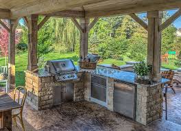 Outdoor Kitchen Ideas For An Immersive