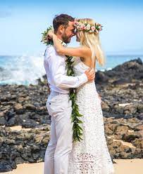 The most common hawaiian flower leis material is metal. Hawaiian Wedding Traditions Ancient Hawaiian Weddings