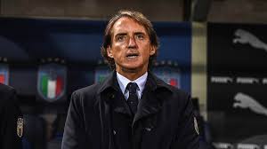 As a player, mancini played as a. Verband Bestatigt Italiens Nationaltrainer Roberto Mancini Positiv Auf Corona Getestet Sportbuzzer De