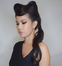 She has used the length of her hair to the maximum advantage by sweeping the bangs to the side and backcombing the crown section. 42 Pin Up Hairstyles That Scream Retro Chic Tutorials Included