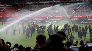 Klopp'un uçurumdaki konuk görünümü: United taraftarları Old Trafford'a  saldırıyor - Haberler, son dakika başlıkları ve videolar