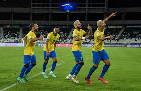 أعلن مدربي البرازيل وكولومبيا عن التشكيل الرسمي لكلا المنتخبين، في اللقاء الذي سيقام بينهما، ضمن الجولة الرابعة من دور المجموعات من كوبا أمريكا. Gnr4xdh01idvqm