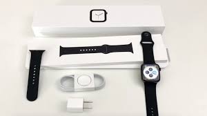 It maintains the same rectangular shape and inoffensive design even the smaller 40mm series 4 has more screen area than the 42mm series 3. Apple Watch Series 4 Unboxing Space Black Stainless Steel 44mm Youtube