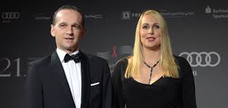 'auch wenn die ehefrau er stellt klar: Bundesjustizminister Heiko Maas Und Ehefrau Gehen Getrennte Wege Welt