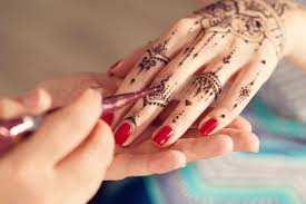 indian wedding nails first then mehndi