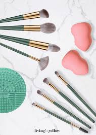 makeup brushes 101 living in yellow