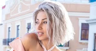 However, our lifestyle can sometimes accelerate this process. Going Gray How To Get A Grey Blonde Hair Color L Oreal Paris