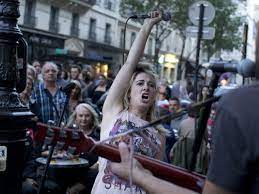 The fête de la musique, also known in english as music day, make music day or world music day, is an annual music celebration that takes place on 21 june. Video Paris Dances Night Away At Fete De La Musique