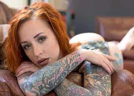 Tattoo model Yana Sinner 