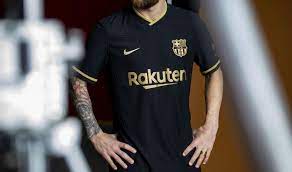 Barcelona unveiled their new away kit on july 31, with the liga giants opting to go with a black and gold design. Barca Unveil Black And Gold Away Kit