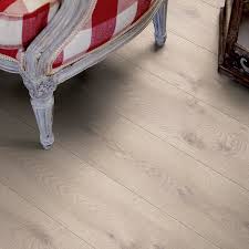 modern oak wood plank laminate flooring