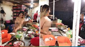 Actriz para adultos sirve tacos desnuda en taquería de Puebla 
