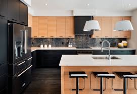 Since they're hidden from view by door. Modern Design Trends Generally Point To All White As The Kitchen Color Palette Of Choice But What About On The Black Kitchens Countertop Design Classy Kitchen