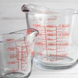 What is 1 quart on a measuring cup?