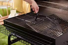how to clean a gas or charcoal grill