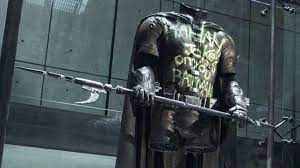 BvS] We talk about this suit but this weapon looks like a medieval torture  device. Is this supposed to be like Tim Drake's Bo Staff. Is there any more  information on the
