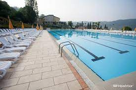 Hotel resort albergo e appartamenti sul lago di garda vicino gardaland. Foto E Recensioni Della Piscina Dell Poiano Garda Resort Hotel Tripadvisor