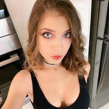 Miha nika seorang gadis asal rusia yang kini dikenal dan populer di indonesia karena kemunculan video di gunung batur bali. Mihanika4 Mihanika69 Tiktok Profile