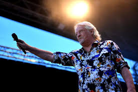 Après son geste polémique, un festival de théâtre annule la venue de Patrick Sébastien « pour des raisons techniques » - Le Parisien