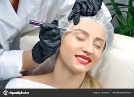 Microblading Kosmetička Dělat Permanentní Make Up Atraktivní žena
