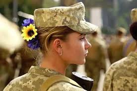 female Ukrainian soldiers