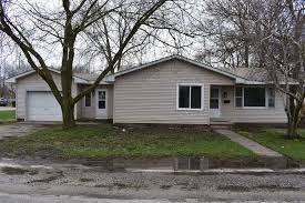 214 S Elm St Arcola Il 61910 Trulia