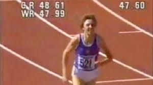 45,94 sekunder brugte nordmanden, og det er første gang, at nogen løber under 46 sekunder på distancen. Watch Marita Koch S World Record 400m Run World Records 400m World Record Track And Field
