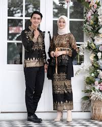 Belum soal make up, lalu soal baju, sandal dan sepatu, banyak deh. Grosir Couple Chayra Tile Couple Remaja Dewasa Couple Kondangan Couple Modis Kekinian Lazada Indonesia
