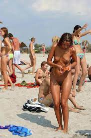 nackt-am-strand | Girls in scharfen Bikinis