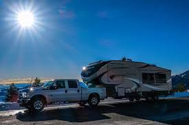 Top Fifth Wheel Towing Tips For Newbies