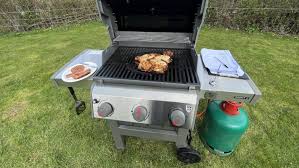 gas grill with foldable side tables