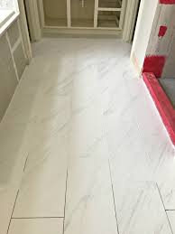 installing floor tile