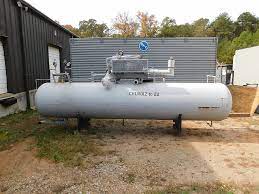 gas storage tank with compressor for