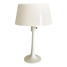 Šis lightolier stalinis lemputis puikiai retro pareiškimą, kaip stalinę lemputę, gali būti puikus aksesuaras jūsų vidutinio stiliaus darbo vietai. Mid Century Tulip Style Table Lamp By Gerald Thurston For Lightolier Chairish