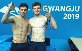 Tom daley and dustin lance black have been together for eight years and they are celebrating their anniversary with sweet posts on social media! Schwimm Wm Tom Daley Sichert Sich Olympiaqualifikation Manner